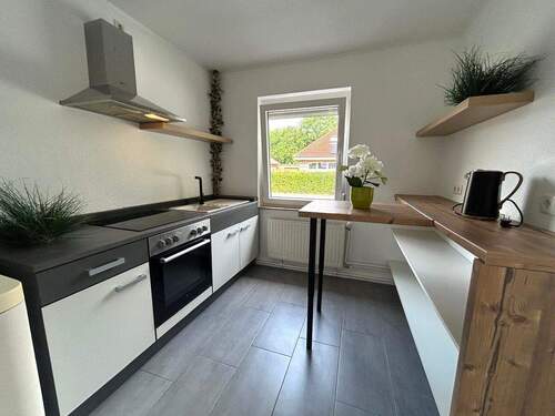 Küche mit Einbaugeräten - 5 Zimmer Einfamilienhaus in Marne