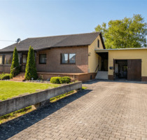 Großzügiger Bungalow auf ca. 2.000 m² Grundstück mit Wintergarten & Ausbaupotenzial - Buttenwiesen Unterthürheim