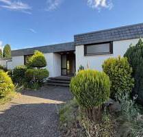 *** Ruhig gelegener Bungalow mit Vollkeller in zentraler Lage von Adendorf ***