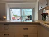 H101 W13 Küche mit Blick auf Terrasse - 