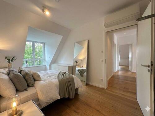 H101 W13 Eltern Blick Flur - 