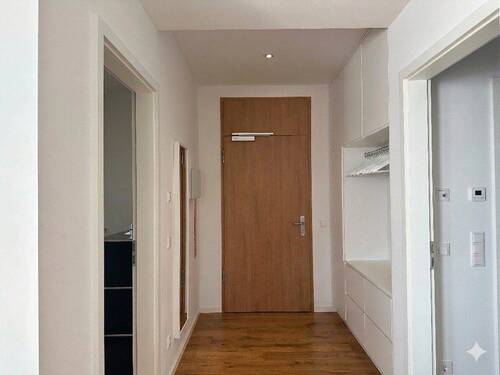 H101 W13 Eingangsbereich Einbaugarderobe - 