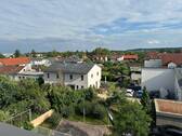 H101 W13 Blick in KITA Garten - 