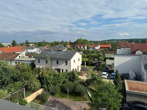 H101 W13 Blick in KITA Garten - 