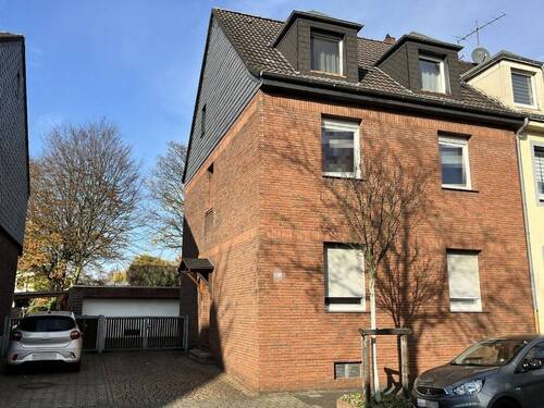 Frontansicht 1 - Modernes und großzügiges Zweifamilienhaus mit Garage und Garten in Duisburg-Bergheim