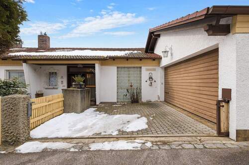 Bild 2 - 7 Zimmer Einfamilienhaus zum Kaufen in Undorf