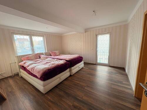 Schlafzimmer mit Ankleide - 