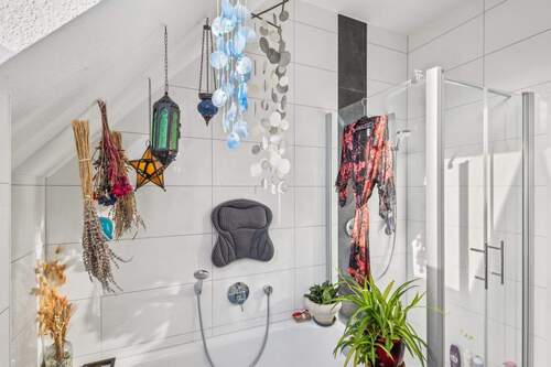 Badezimmer im Dachgeschoss - 