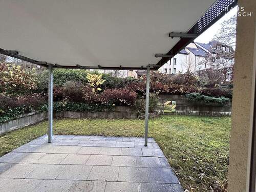 Terrasse mit Gartenanteil - Attraktive Gewerbe-Praxisräume mit ca. 102 m², Terrasse und Garten in Rottweil