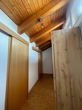 Flur vor Galerie - Etagenwohnung mit 75,00 m&sup2; in Dettenhausen zur Miete