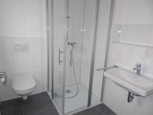 Bad mit Dusche-Zug. von SZ aus - Etagenwohnung mit 102,00 m&sup2; in Mühlheim am Main zur Miete