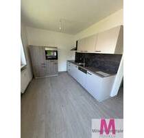 Helle neu renovierte 4- Zimmer Wohnung inkl neuer EBK mit Terrasse - Katzwang