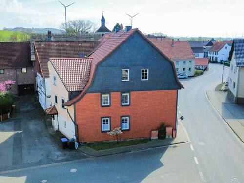 2 Seiten-Draufsicht - 9 Zimmer Doppelhaushälfte zum Kaufen in Dassel