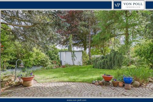 Titelbild - Mit Blick auf das zauberhafte Grundstück ...
