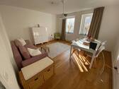 Wohnzimmer - Top möblierte 2-Zi.-Wohnung in ruhiger Citylage - provisionsfrei