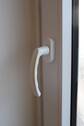 Wohnzimmer - Detail Fenstergriff - Etagenwohnung mit 52,00 m² in Hannover zum Kaufen