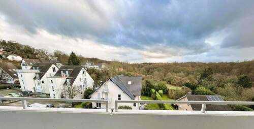 Aussicht vom Balkon - Attraktive, helle 2-Zimmer-Wohnung mit Einbauküche, Balkon und Stellplatz