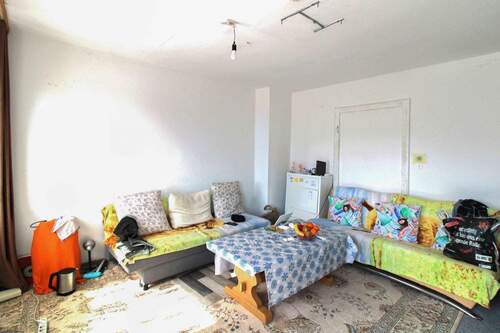 Wohnzimmer 2 - 3 Zimmer Einfamilienhaus in Burgdorf