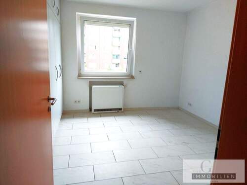 Schlafzimmer mit Einbauschrank - 