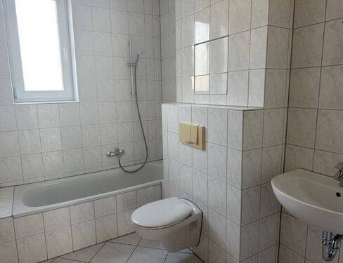 Bad mit Fenster + Wanne - 