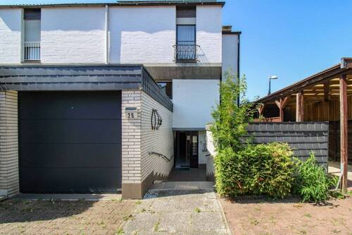 Haus + Garage Straßenansicht - Zuhause mit Garten, Garage und Carportstellplatz in Sackgassenlage