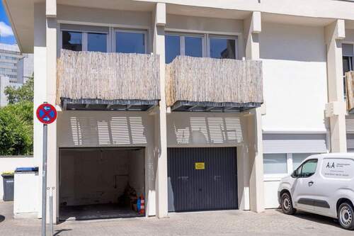 Garage mit Stellplatz - 