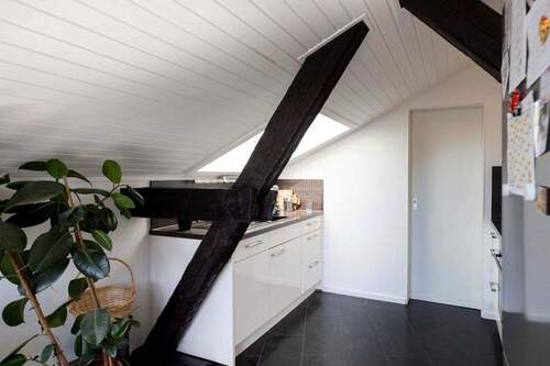 Einbauküche mit Vorratsraum - 