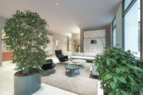 Repräsentative Lobby mit Concierge - 