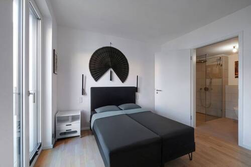 Schlafzimmer mit Bad en Suite - Etagenwohnung mit 72,00 m&sup2; in Berlin-Friedrichshain zum Kaufen