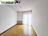 1.Zimmer mit Zugang zum Balkon im OG - 