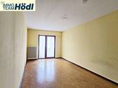 2.Zimmer mit Zugang zum Balkon im OG - 