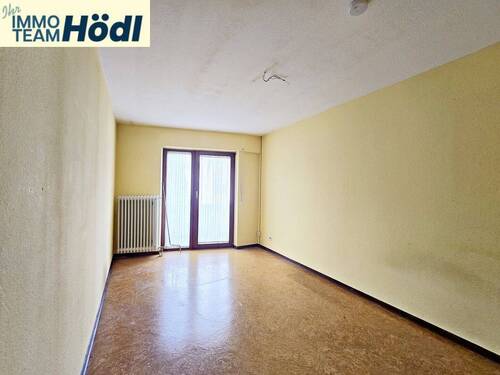 2.Zimmer mit Zugang zum Balkon im OG - 