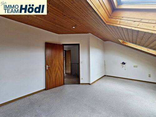 2.Foto 1.Zimmer im DG - 