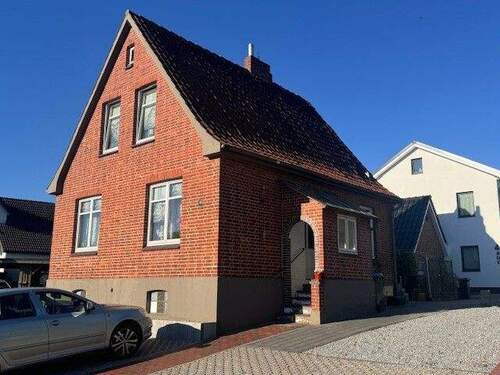 B-Strassenansicht_rechts - 5 Zimmer Einfamilienhaus zur Miete in Eutin