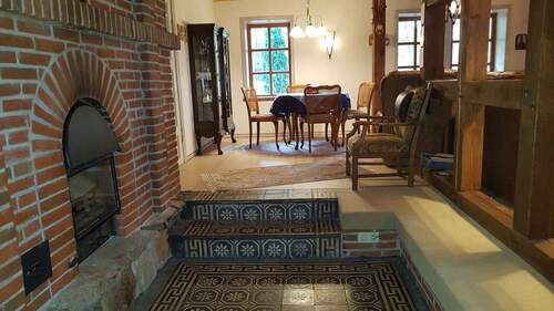 Wohnzimmer-Kamin mit Essecke - 