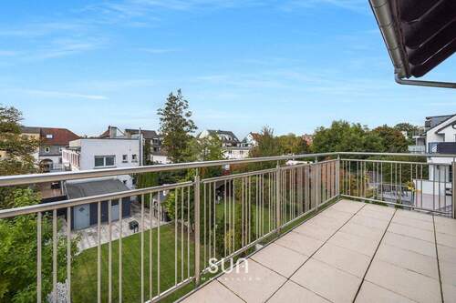 GEMÜTLICHER BALKON - 