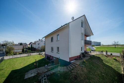 Seitenansicht - Mehrfamilienhaus, Wohnhaus mit 164,00 m&sup2; in Tengen zum Kaufen