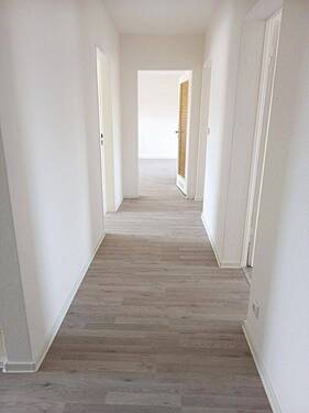 Flur - Wunsiedel! Sanierte 4-Zimmer-Wohnung mit Balkon WE05