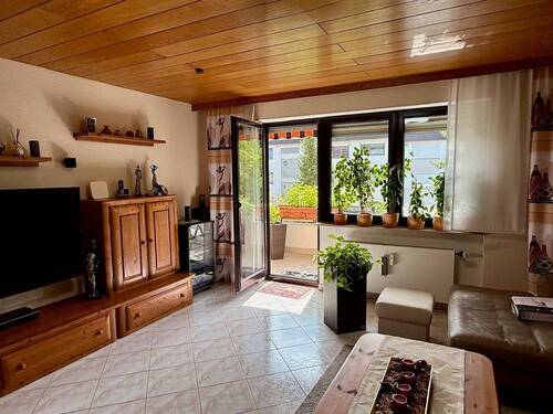 Wohnzimmer - 3 Zimmer Etagenwohnung zum Kaufen in Singen (Hohentwiel)
