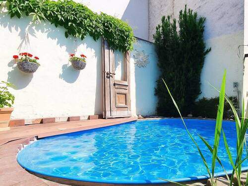 Pool - 9 Zimmer Mehrfamilienhaus, Wohnhaus zum Kaufen in Delitzsch