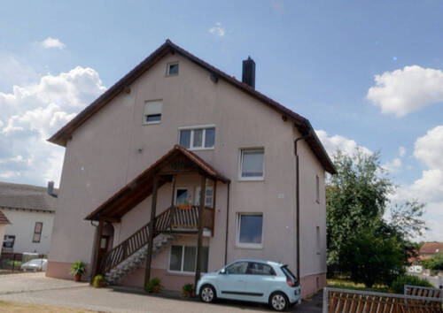 1. Hausansicht.jpg - Großzügiges Wohnhaus mit zwei Wohneinheiten und Garten in Sand am Main