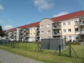 Rückansicht - Geräumige 3-R-Wohnung mit Balkon in Dessau-Süd