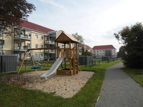 Spielplatz - 3 Zimmer Etagenwohnung in Dessau-Roßlau