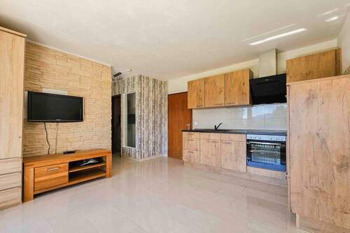 Offener Wohnbereich inklusive Küche - Kompakt wohnen, groß genießen - 1,5 Zi.-Apartment mit Feldbergblick und bestem Naturanschluss