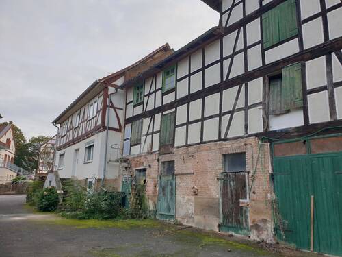 Innenhof - 1.jpg - 8 Zimmer Bauernhaus, Landhaus zum Kaufen in Fritzlar