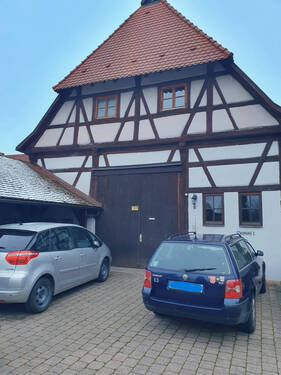Parkplatz vor dem Haus - 