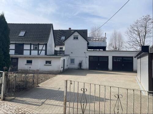 Zufahrt - 9 Zimmer Mehrfamilienhaus, Wohnhaus in Bobritzsch-Hilbersdorf