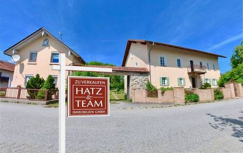 Hatz & Team Immobilien GmbH - Modernisiertes Bauernhaus mit Nachbarhaus in ruhiger Ortslage auf ca. 6.370 m² großem Grundstück