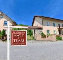 Modernisiertes Bauernhaus mit Nachbarhaus in ruhiger Ortslage auf ca. 6.370 m² großem Grundstück - Büchlberg