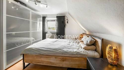 1. OG Schlafzimmer 1 - 